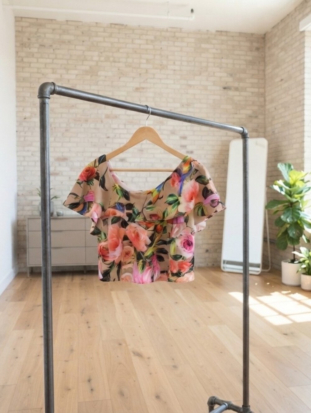 Alexia Admor Beige Floral Ruffle Crop Top